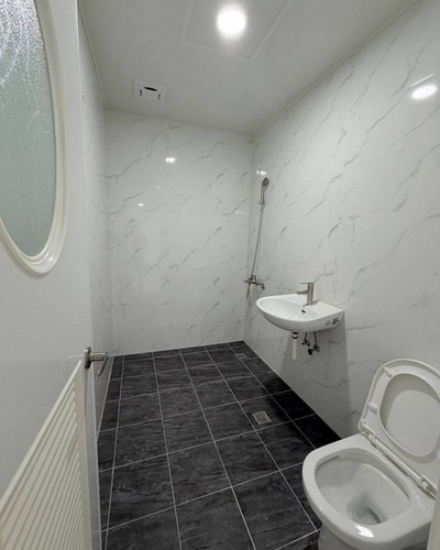 台中老屋翻新整修, 台中打除工程, 台中防水工程, 台中水電工程, 台中鐵皮工程, 台中浴室翻新, 台中廁所整修, 台中磁磚翻新, 台中樓梯翻新, 台中樓梯扶手, 台中油漆工程, 台中廚房翻新, 台中系統櫃設備, 台中鋁門窗工程