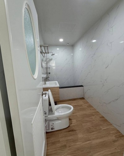 台中老屋翻新整修, 台中打除工程, 台中防水工程, 台中水電工程, 台中鐵皮工程, 台中浴室翻新, 台中廁所整修, 台中磁磚翻新, 台中樓梯翻新, 台中樓梯扶手, 台中油漆工程, 台中廚房翻新, 台中系統櫃設備, 台中鋁門窗工程